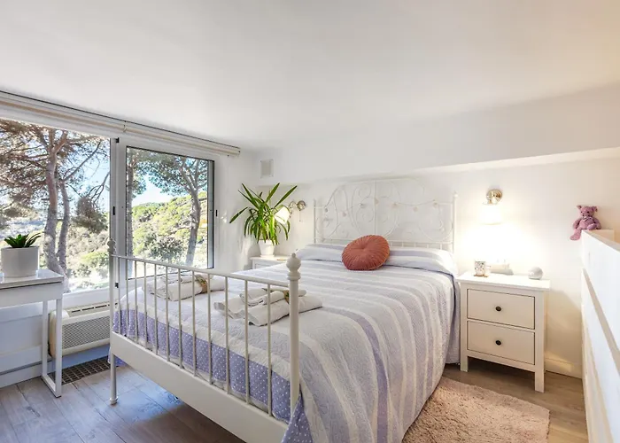 Loft Cala Canyelles Apartmán *